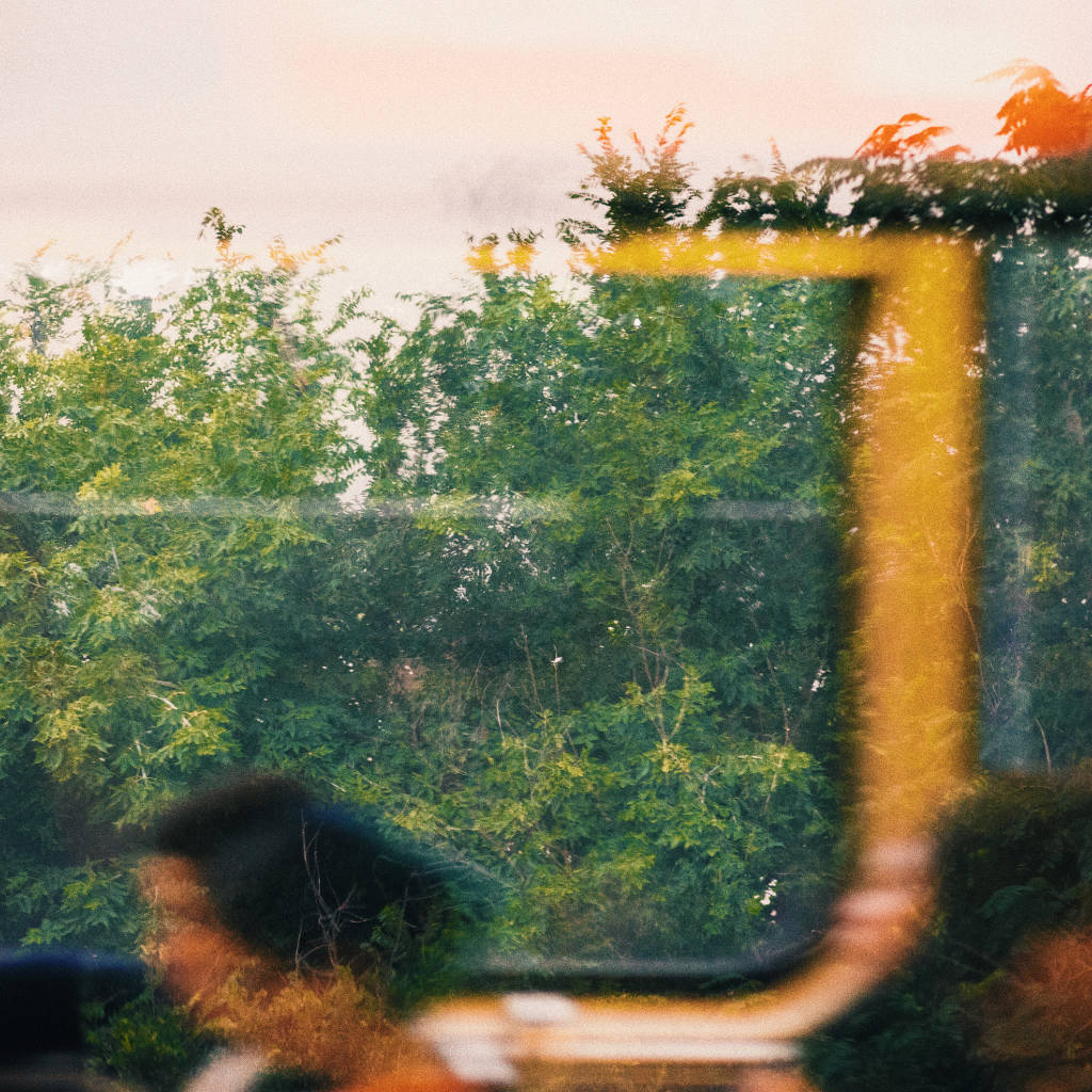 a picture from the CTA Orange Line on a sunny day years ago